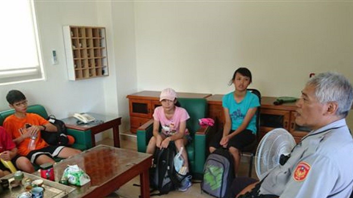 學生遊琉球遇驚魂 暖警助一夜好眠 學生遊琉球遇驚魂 暖警助一夜好眠