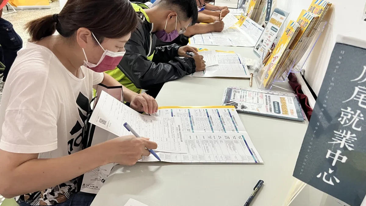 南分署虎尾就業中心響應「公正轉型」的食品製造廠,辦理【超食力接班人_展現食力 永續就業】聯合徵才活動。(圖/勞動力發展署雲嘉南分署提供)