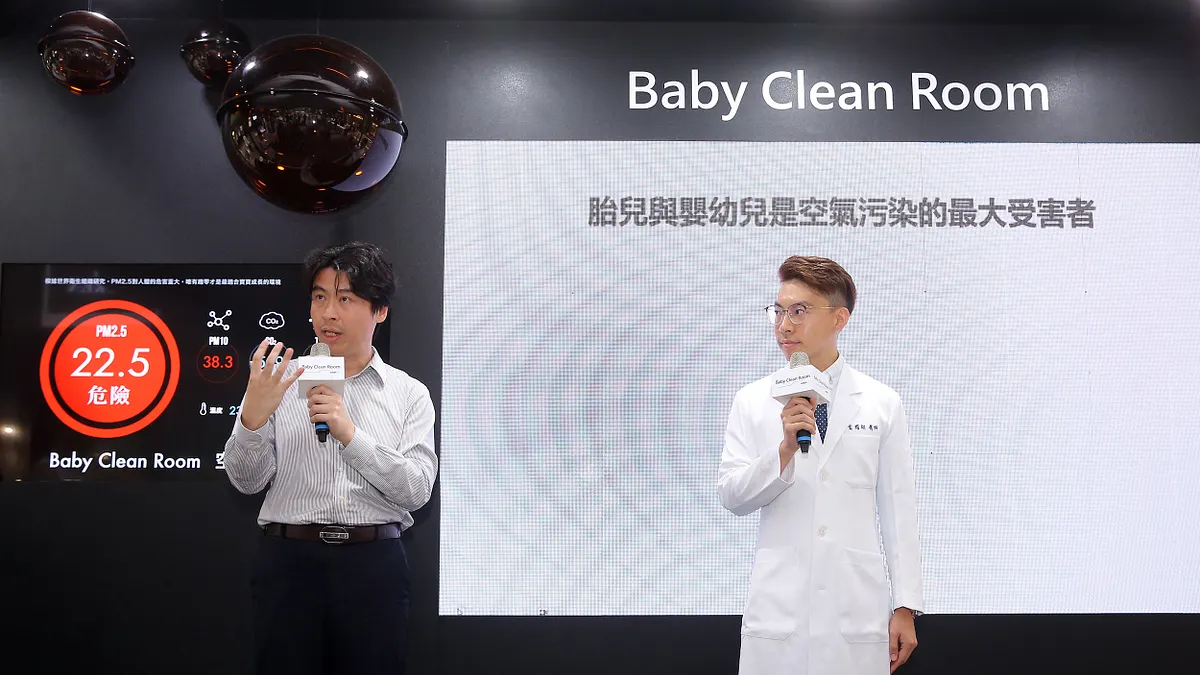 公衛教授莊凱任與小兒科醫師葉耀翔蒞臨現場,同台呼籲空污是嬰幼兒隱形殺手。(圖片提供:加我科技) 公衛教授莊凱任與小兒科醫師葉耀翔蒞臨現場,同台呼籲空污是嬰幼兒隱形殺手。(圖片提供:加我科技)