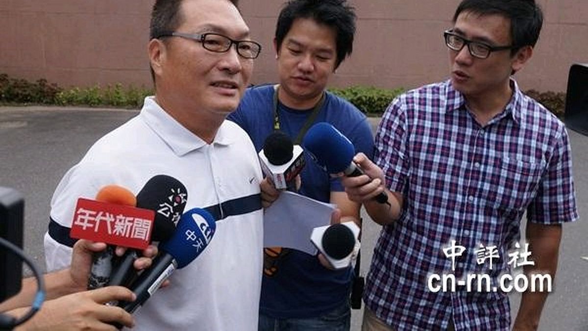 王又曾車禍喪命,王令麟(左)發聲明表示,天下無不是的父母。(資料照,中評社) 王又曾車禍喪命,王令麟(左)發聲明表示,天下無不是的父母。(資料照,中評社)