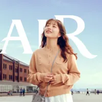 花王は石原さとみさんを起用した「ハミングフレア アロマビーズ」の新CMを全国放映し、柔軟剤に重ねて自分好みの香りを作る「香りのレイヤリング」を提案した。(写真/ハミングPR事務局提供) 花王は石原さとみさんを起用した「ハミングフレア アロマビーズ」の新CMを全国放映し、柔軟剤に重ねて自分好みの香りを作る「香りのレイヤリング」を提案した。(写真/ハミングPR事務局提供)