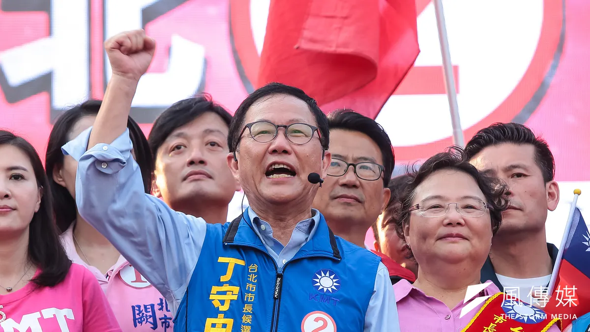 20181111-國民黨台北市長候選人丁守中11日出席「台北勝利台灣奮起,丁守中凱道萬人造勢活動」。(顏麟宇攝) 20181111-國民黨台北市長候選人丁守中11日出席「台北勝利台灣奮起,丁守中凱道萬人造勢活動」。(顏麟宇攝)