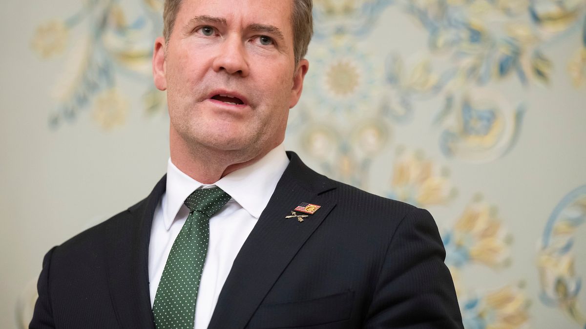 2025年3月11日,美國與烏克蘭的代表在沙烏地阿拉伯的吉達舉行會議後,美國國安顧問瓦爾茲對媒體發言。(美聯社) 2025年3月11日,美國與烏克蘭的代表在沙烏地阿拉伯的吉達舉行會議後,美國國安顧問瓦爾茲對媒體發言。(美聯社)