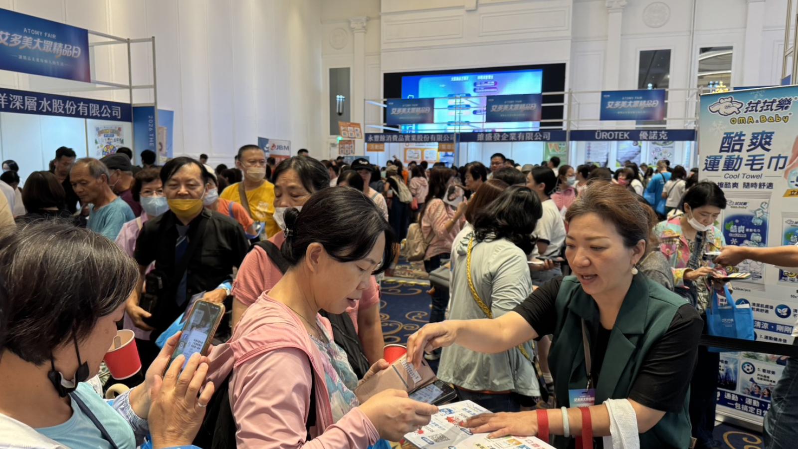看好台灣經濟力 近萬人擠爆首屆大眾精品日