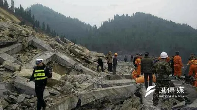 高速公路成為中國經濟起飛的命脈,也寫盡底層民工的人生。(圖為年初發生在貴州遵赤高速公路坍塌事件,3位民工喪生。chinadaily中文網)