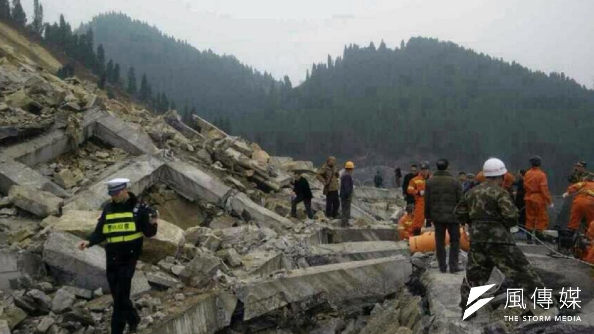 高速公路成為中國經濟起飛的命脈,也寫盡底層民工的人生。(圖為年初發生在貴州遵赤高速公路坍塌事件,3位民工喪生。chinadaily中文網) 高速公路成為中國經濟起飛的命脈,也寫盡底層民工的人生。(圖為年初發生在貴州遵赤高速公路坍塌事件,3位民工喪生。chinadaily中文網)