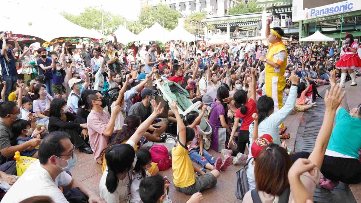 小朋友們跟著帶動跳蹦蹦跳跳,台上台下「萌」成一團,超級可愛。(圖/新北市觀光旅遊局提供)