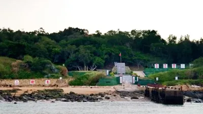 金門二膽島上兵疑似因感情及債務問題,只帶手機、錢包,穿著救生衣游到對岸。(資料照,讀者提供)