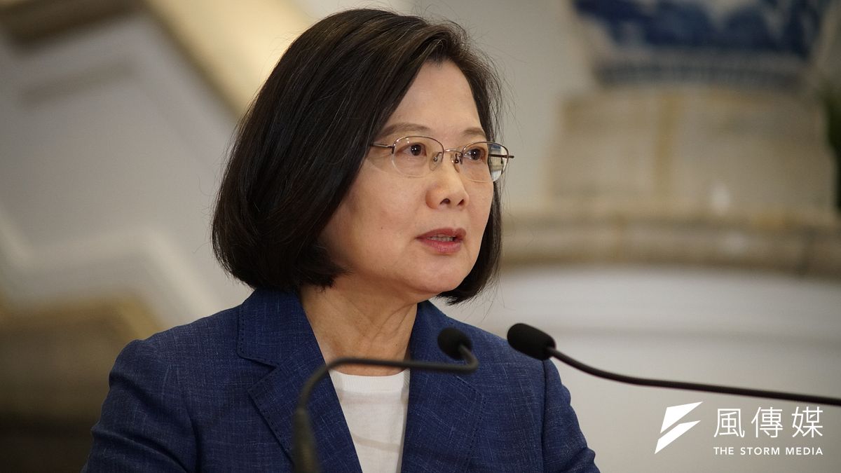 在民進黨總統初選民調中勝出,總統蔡英文13日也向對手前行政院長賴清德表達感謝,並證實彼此已通過電話,表示兩人都有共同信念,就是一定要團結。(資料照,盧逸峰攝) 在民進黨總統初選民調中勝出,總統蔡英文13日也向對手前行政院長賴清德表達感謝,並證實彼此已通過電話,表示兩人都有共同信念,就是一定要團結。(資料照,盧逸峰攝)