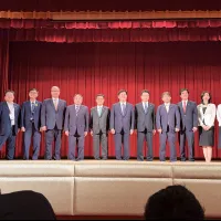 「台日外交国防フォーラム」が9日、台北市で開かれた。写真は左から矢板明夫執行長、余宗基元院長、陳文甲副学長、石平参議院議員、山田吉彦参議院議員、林佳龍外交部長、北村晴男参議院議員、西田薫衆議院議員、横田光弘衆議院議員、梅村みずほ参議院議員、三木圭恵衆議院議員。(外国語センター撮影) 「台日外交国防フォーラム」が9日、台北市で開かれた。写真は左から矢板明夫執行長、余宗基元院長、陳文甲副学長、石平参議院議員、山田吉彦参議院議員、林佳龍外交部長、北村晴男参議院議員、西田薫衆議院議員、横田光弘衆議院議員、梅村みずほ参議院議員、三木圭恵衆議院議員。(外国語センター撮影)