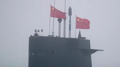 2019年4月23日,中國人民解放軍海軍建軍70周年,在山東青島舉行海上閱兵,傳統動力潛艦長城236號。(資料照,美聯社)