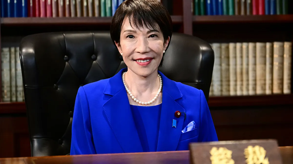 2025年10月4日、高市早苗氏が自民党総裁選での勝利後にオフィスで撮影された写真。(写真/AP通信提供) 2025年10月4日、高市早苗氏が自民党総裁選での勝利後にオフィスで撮影された写真。(写真/AP通信提供)