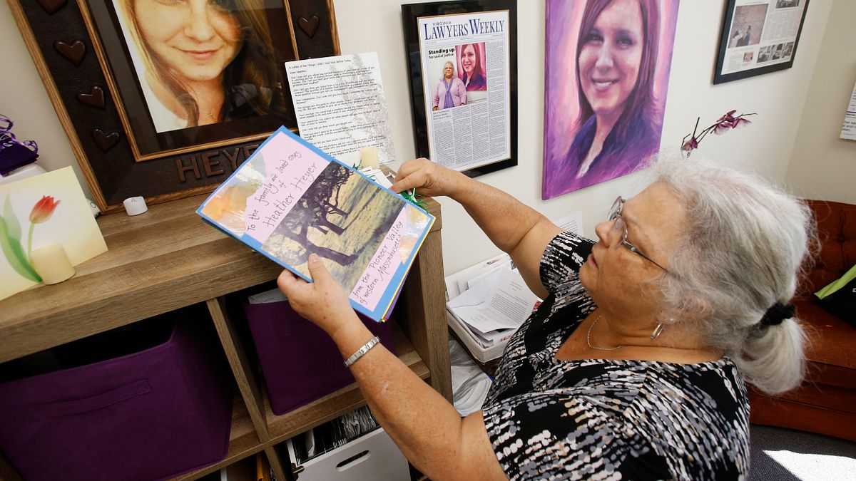 海爾的母親布蘿的辦公室上,貼滿愛女的照片(AP) 海爾的母親布蘿的辦公室上,貼滿愛女的照片(AP)