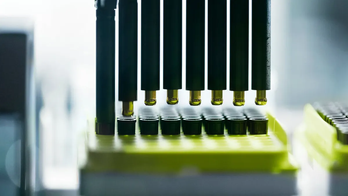 疫苗採購是專業,不管誰家的疫苗都要經過食藥署認證。(翻攝自BioNTech SE Twitter)