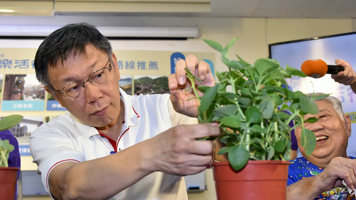 台北市長柯文哲說一例一休成不了大人物,又引發爭議。(台北市政府提供)