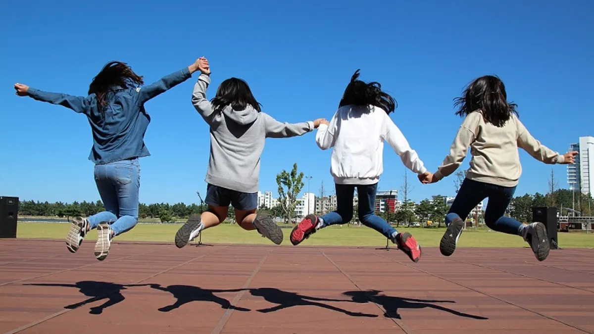 暑假生活結束,孩子背起書包,大家都做好準備了嗎?(圖/pixabay) 暑假生活結束,孩子背起書包,大家都做好準備了嗎?(圖/pixabay)