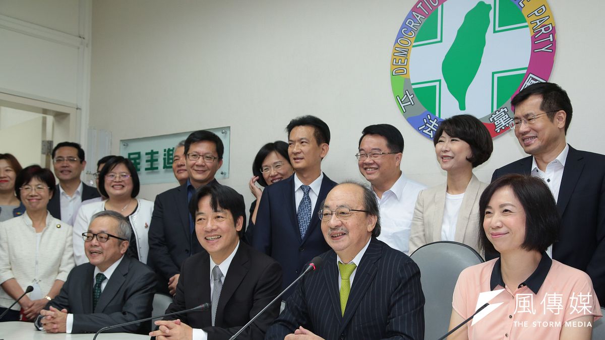 立法院新會期即將開始,民進黨總召柯建銘表示一例一休會是優先法案,將待行政院提出政院版,再一併討論。(資料照,顏麟宇攝) 立法院新會期即將開始,民進黨總召柯建銘表示一例一休會是優先法案,將待行政院提出政院版,再一併討論。(資料照,顏麟宇攝)