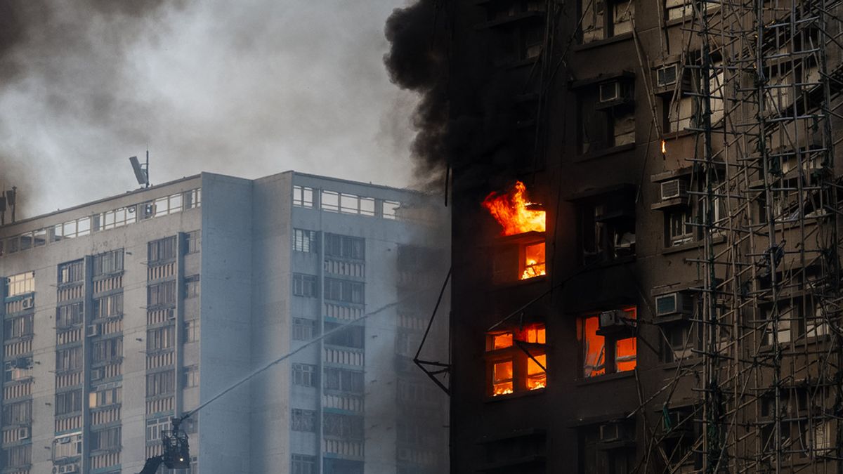 港宏福苑94死揭高樓火災奪命公式!164人嗆暈前目睹「雲梯車救不到」內政部揭台灣消防制度差異