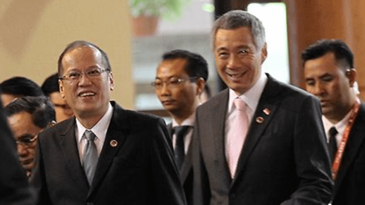 菲律賓總統艾奎諾三世(Benigno S. Aquino III)與新加坡的李顯龍總理。 菲律賓總統艾奎諾三世(Benigno S. Aquino III)與新加坡的李顯龍總理。