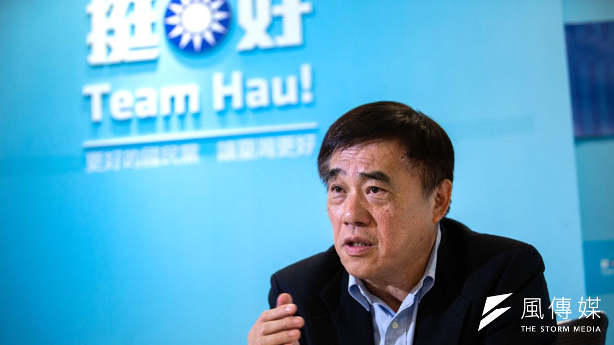 郝龍斌強調,不會改變國民黨九二共識、一中各表的兩岸主張。(簡必丞攝) 郝龍斌強調,不會改變國民黨九二共識、一中各表的兩岸主張。(簡必丞攝)