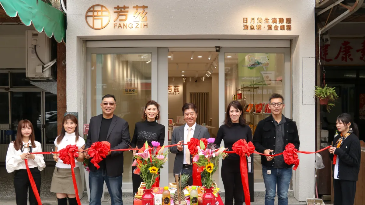 芳茲嘉義門市盛大開幕,成為全台第12家直營「五星級門市」。(圖:芳茲生技提供)
