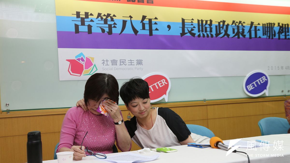 社民黨表示,兩大黨的長照政策長期跳票,社民黨將提出加稅支持長照、喘息服務應提高至周休一日等政見。(吳逸驊攝) 社民黨表示,兩大黨的長照政策長期跳票,社民黨將提出加稅支持長照、喘息服務應提高至周休一日等政見。(吳逸驊攝)