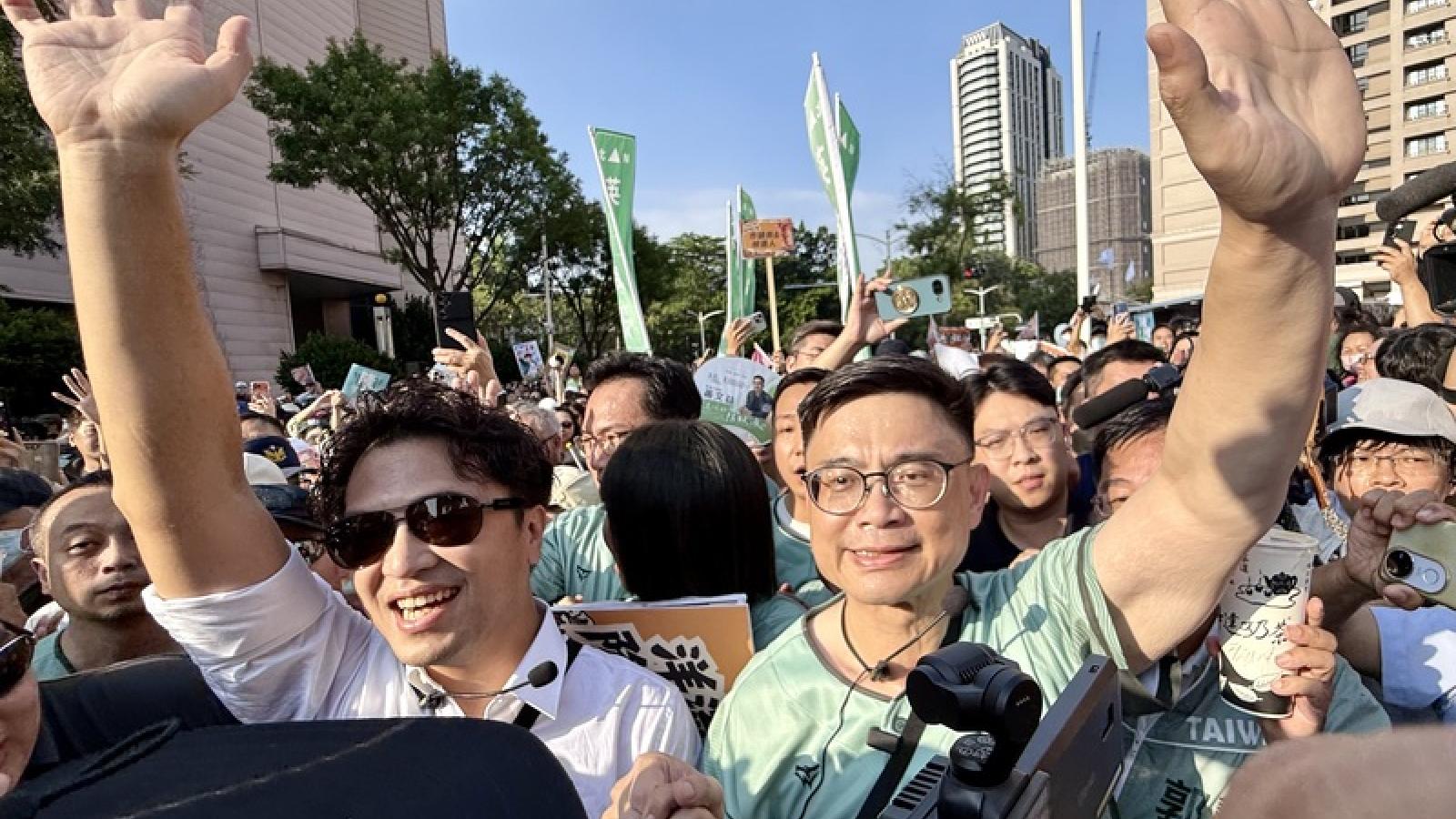 沈伯洋台語「不輪轉」二度口誤 蔣萬安:不是什麼大事,我台語都是「她」教的