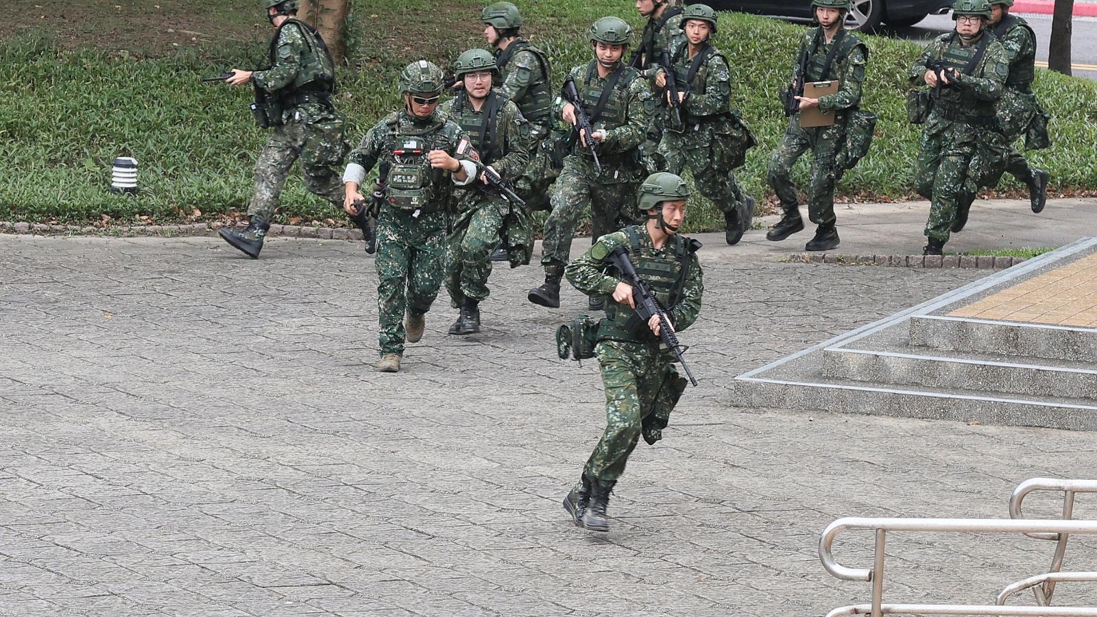 共軍犯台兵推9次登陸全敗?作家曝中國「這項武器」數量驚人:腳沒沾溼已完成登陸