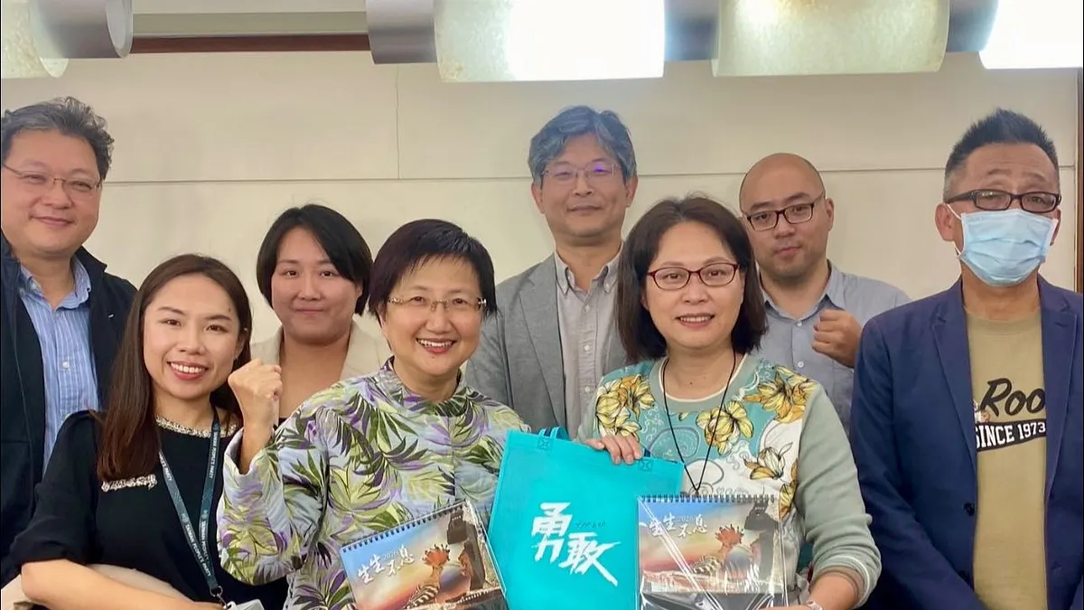 藍白智庫9日舉行政策對接會議,民眾黨政策會執行長賴香伶(前右二)在臉書表示,會議溝通相當順暢。(取自賴香伶臉書) 藍白智庫9日舉行政策對接會議,民眾黨政策會執行長賴香伶(前右二)在臉書表示,會議溝通相當順暢。(取自賴香伶臉書)