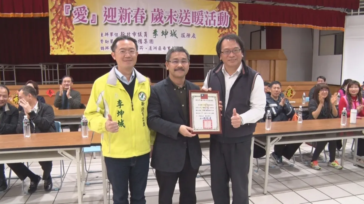 李坤城結合在地企業 發送物資關懷弱勢