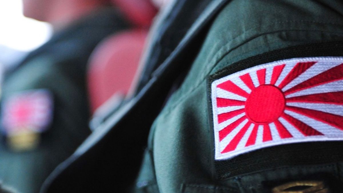 日本海上自衛隊員的旭日旗臂章。(海上自衛隊官方IG) 日本海上自衛隊員的旭日旗臂章。(海上自衛隊官方IG)