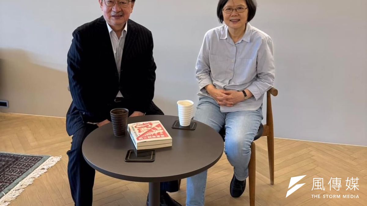 民進黨團總召柯建銘端午節拜訪前總統蔡英文。( 柯建銘臉書) 民進黨團總召柯建銘端午節拜訪前總統蔡英文。( 柯建銘臉書)