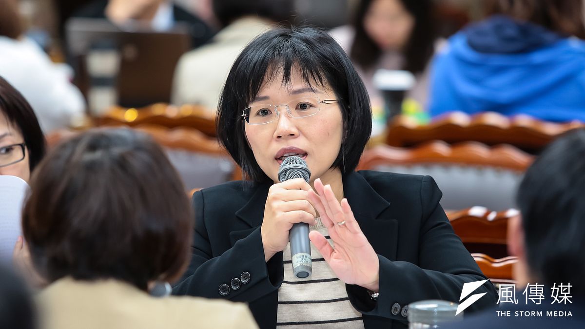 民進黨立委蘇巧慧出席教育委員會,對於媒體報導父親蘇貞昌將駐星,大表驚異。(顏麟宇攝) 民進黨立委蘇巧慧出席教育委員會,對於媒體報導父親蘇貞昌將駐星,大表驚異。(顏麟宇攝)