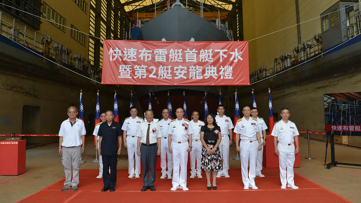 海軍首艘快速布雷艇今下水典禮,海軍司令劉志斌親臨主持典禮,首批建造的4艘,預計明年就能大功告成。(海軍司令部提供) 海軍首艘快速布雷艇今下水典禮,海軍司令劉志斌親臨主持典禮,首批建造的4艘,預計明年就能大功告成。(海軍司令部提供)