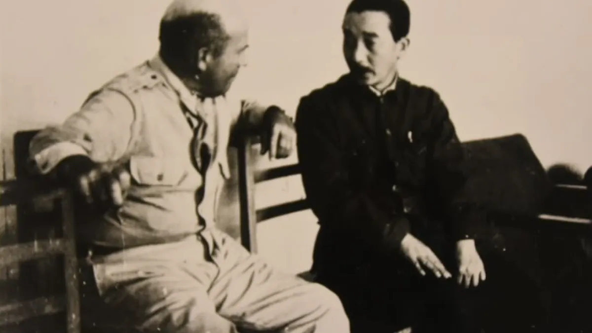 駐延安美軍觀察組首任組長包瑞德( David D. Barrett )上校與日共領袖野坂参三對話,在太平洋戰爭打得最激烈的時刻,日本共產黨人是美軍唯一能接觸到日本人真實想法的管道。