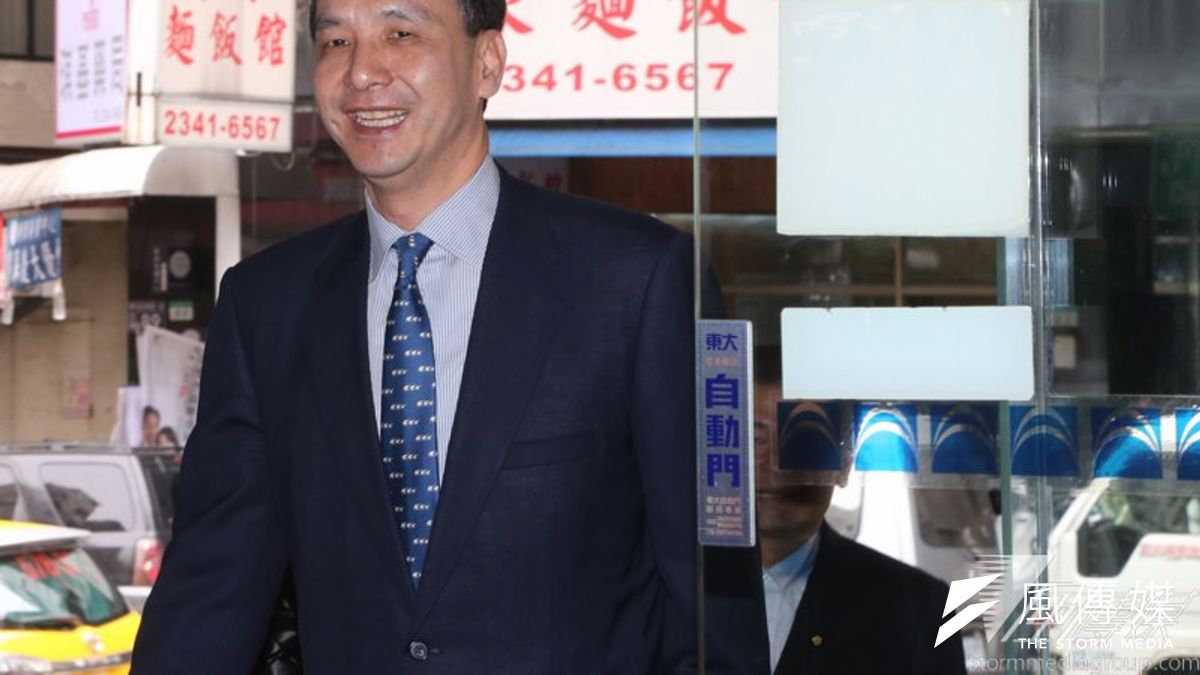 藍營修憲草案包括,恢復閣揆同意權、投票年齡降到18歲、不在籍投票及將政黨分配不分區立委的得票門檻從現行5%降至3%等。(楊子磊攝) 藍營修憲草案包括,恢復閣揆同意權、投票年齡降到18歲、不在籍投票及將政黨分配不分區立委的得票門檻從現行5%降至3%等。(楊子磊攝)