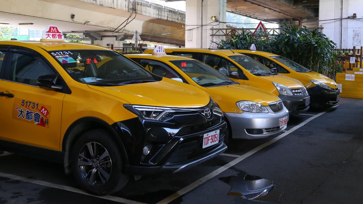 計程車「油價補助」加碼至1.5萬!申請期限只到8月底,請領辦法、撥款時間一次看