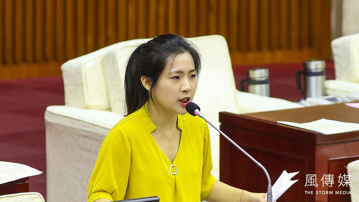 時代力量主席徐永明等6名前任、現任立委涉嫌收賄,臉書粉專「只是堵藍」卻表示「這種人貪污我可以接受」,讓國民黨台北市議員徐巧芯(見圖)發文批評。(資料照,顏麟宇攝) 時代力量主席徐永明等6名前任、現任立委涉嫌收賄,臉書粉專「只是堵藍」卻表示「這種人貪污我可以接受」,讓國民黨台北市議員徐巧芯(見圖)發文批評。(資料照,顏麟宇攝)