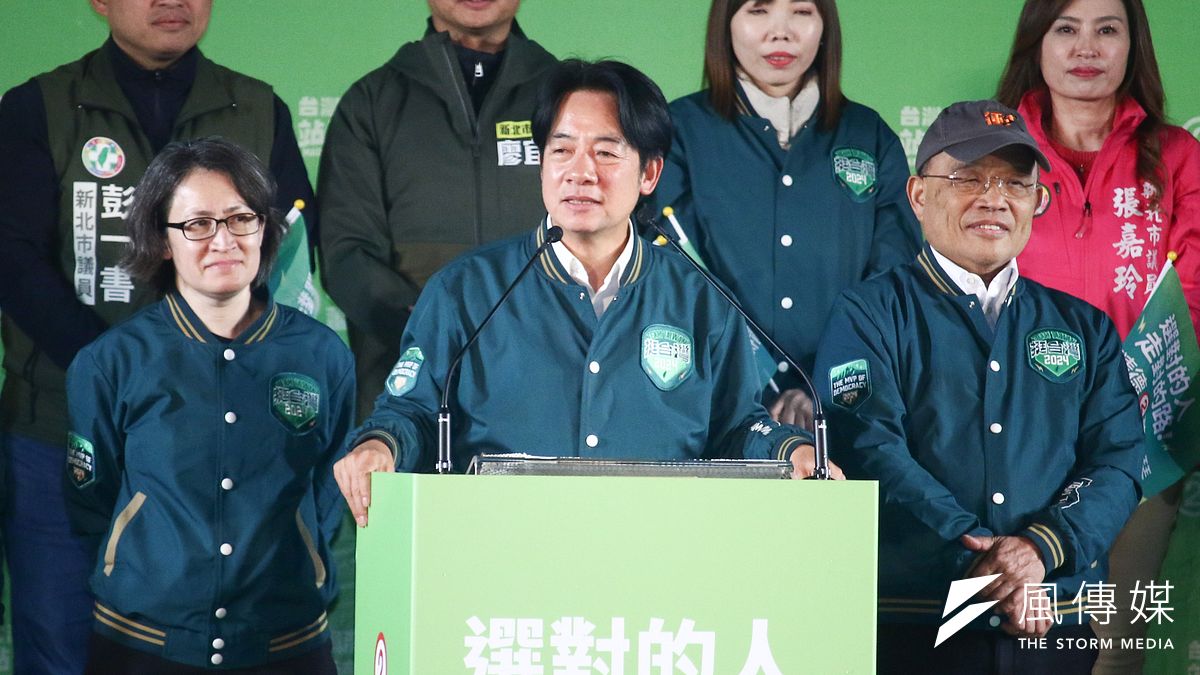 作者指出,為何原本民進黨總統侯選人賴清德(中)老家的工寮可以變成新的二樓樓房,前後還可以有花園造景?(資料照,蔡親傑攝) 作者指出,為何原本民進黨總統侯選人賴清德(中)老家的工寮可以變成新的二樓樓房,前後還可以有花園造景?(資料照,蔡親傑攝)