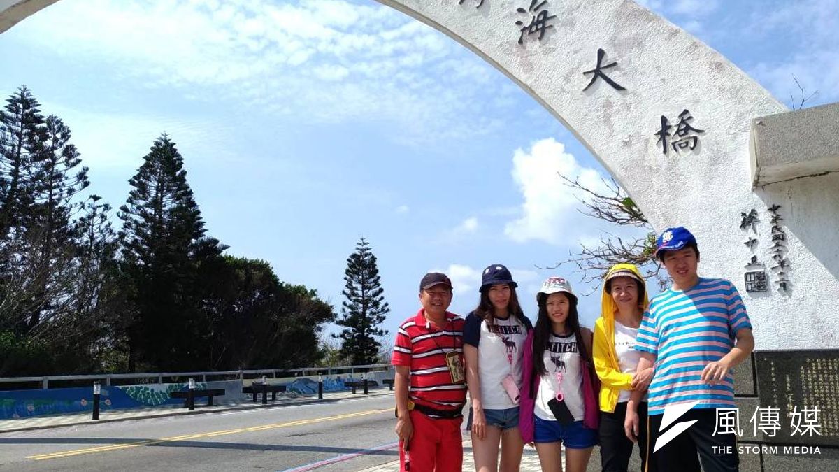 不畏疫情壞市,華信航空即日起至6月推出超值專案「搭華信輕鬆遊澎湖」二天一夜平日出發每人1,999起。(圖/徐炳文攝) 不畏疫情壞市,華信航空即日起至6月推出超值專案「搭華信輕鬆遊澎湖」二天一夜平日出發每人1,999起。(圖/徐炳文攝)