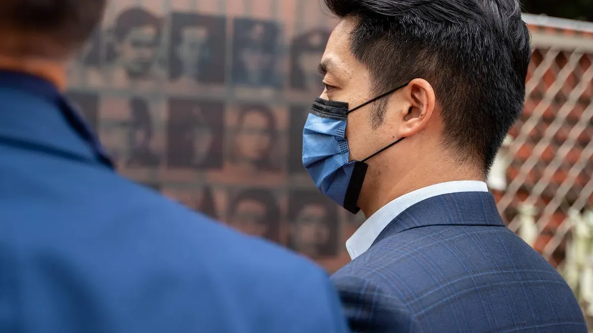 台北市長蔣萬安(右)提前與二二八受難家屬會面。(取自蔡詩萍臉書)