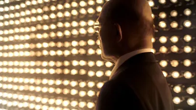 新北市長參選人蘇貞昌發布第一支競選辦公室公共空間開放預告影片,以自己的招牌頭頂作為宣傳,在網路引起熱烈迴響。(截圖翻攝自Youtube影片,蘇貞昌辦公室提供)