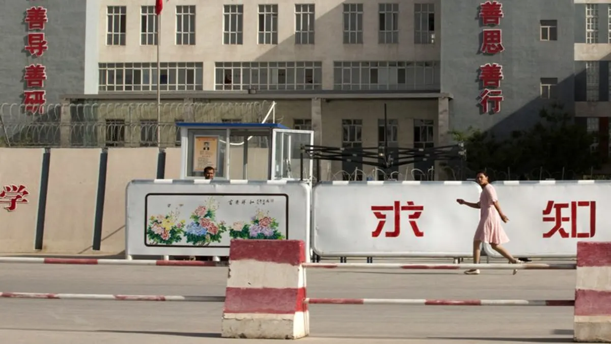 許多新疆維吾爾人為避免被送進「再教育營」,而逃出國,卻從此有家歸不得 (AP) 許多新疆維吾爾人為避免被送進「再教育營」,而逃出國,卻從此有家歸不得 (AP)