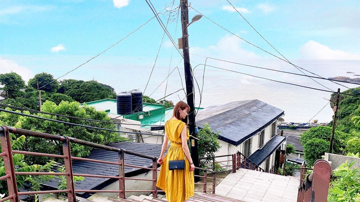 濂洞國小後面這條山陵線步道,坐擁山海之美,媲美日本電影《你的名字》的電影場景。(圖/IG @gelsey0303提供) 濂洞國小後面這條山陵線步道,坐擁山海之美,媲美日本電影《你的名字》的電影場景。(圖/IG @gelsey0303提供)