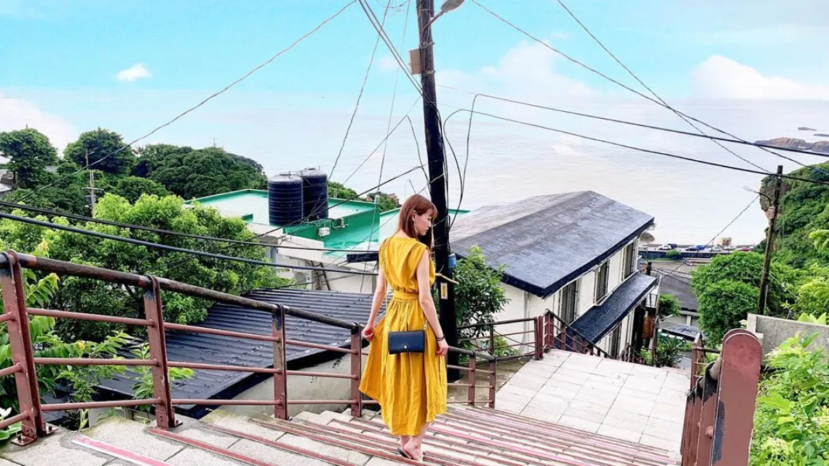 濂洞國小後面這條山陵線步道,坐擁山海之美,媲美日本電影《你的名字》的電影場景。(圖/IG @gelsey0303提供)
