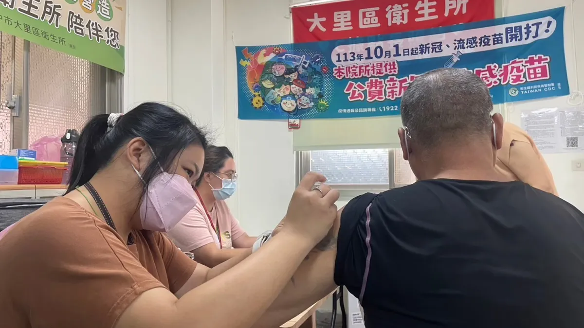 疾管署依行政院指示緊急加購10萬劑四價流感疫苗。(資料照,台中市政府提供)