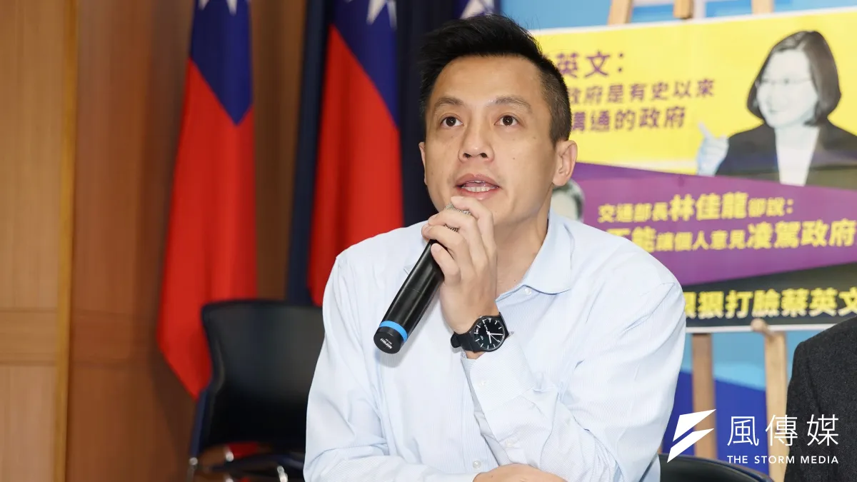 國民黨市議員李明賢18日出席「幫推、投石,瓜田李下?蔡英文踹共!」記者會。(資料照,盧逸峰攝)