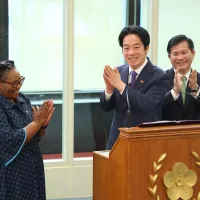 總統賴清德(右三)5日自史瓦帝尼於返國後發表「出訪史瓦帝尼王國進行國是訪問」談話。(資料照,顏麟宇攝) 總統賴清德(右三)5日自史瓦帝尼於返國後發表「出訪史瓦帝尼王國進行國是訪問」談話。(資料照,顏麟宇攝)