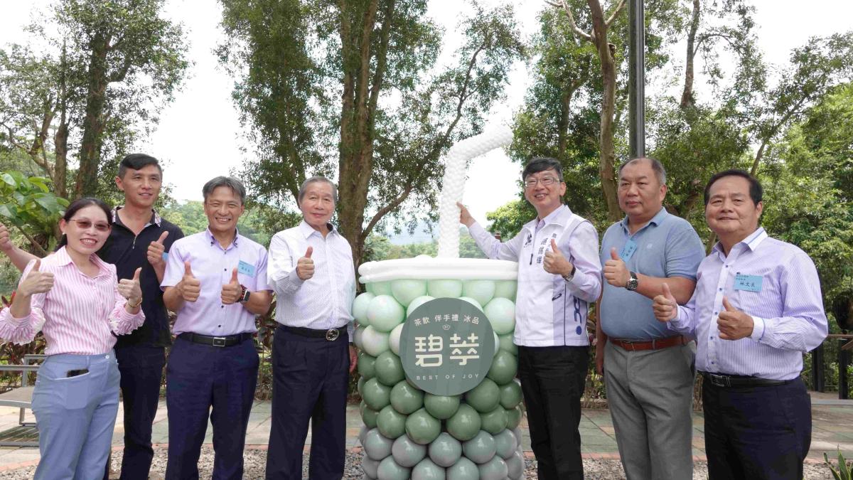 青農李柏儒首獲雙北製茶競賽特等獎 碧萃文山店揭幕推速萃包種茶