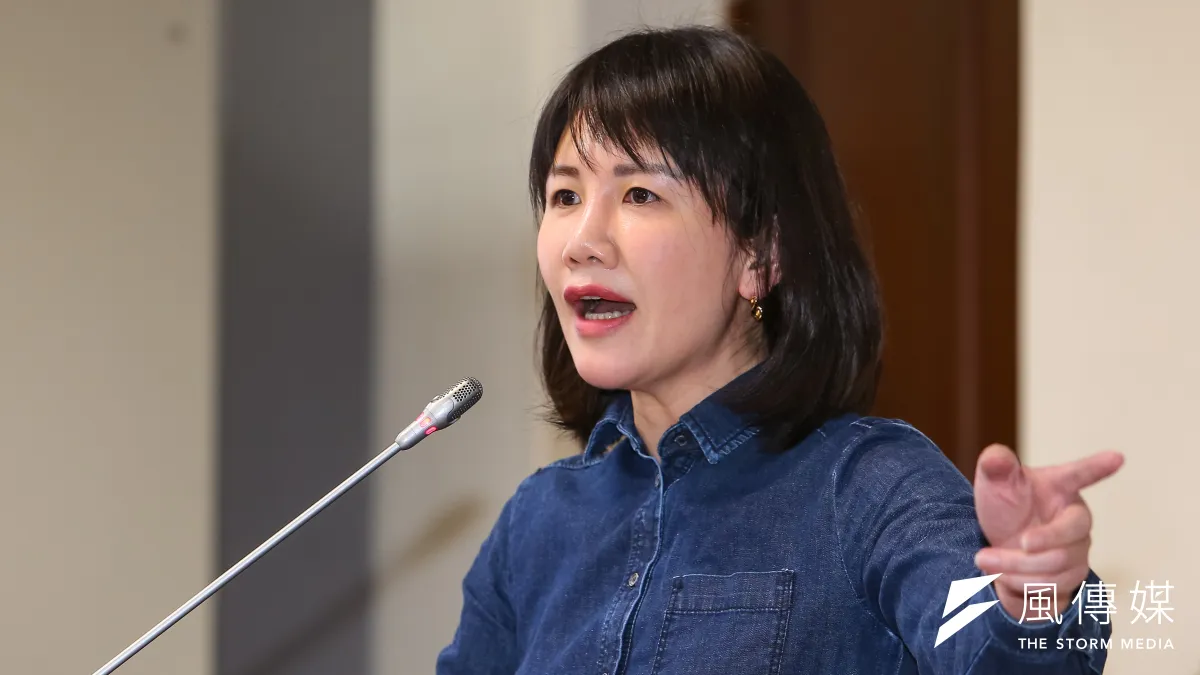 連任2屆彰化立委的謝衣鳳(見圖)雖被國民黨內視為接班彰化縣長首選,卻得先搞定自家人。(資料照,顏麟宇攝)